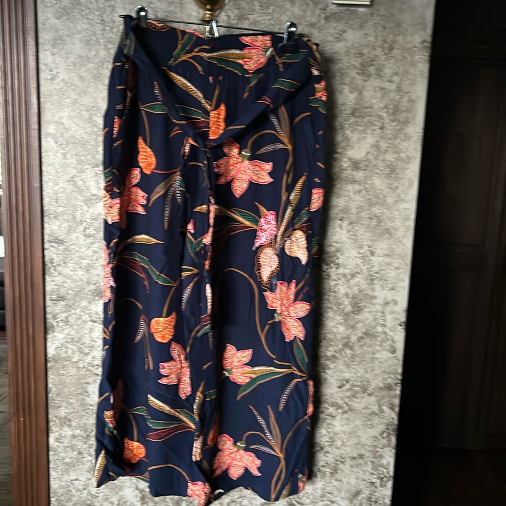 Women Loft-Size M- Elastic waist-Attached belt-Side pocket-Wideleg-24 1/2 inseam